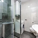 布勒瓦公寓酒店 *