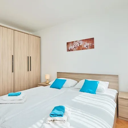 Bulevar Apartment *