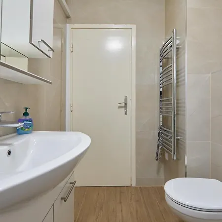 Bulevar Apartment *