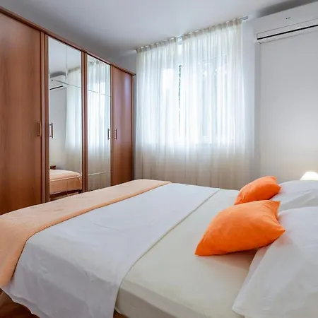 Bulevar Apartment *